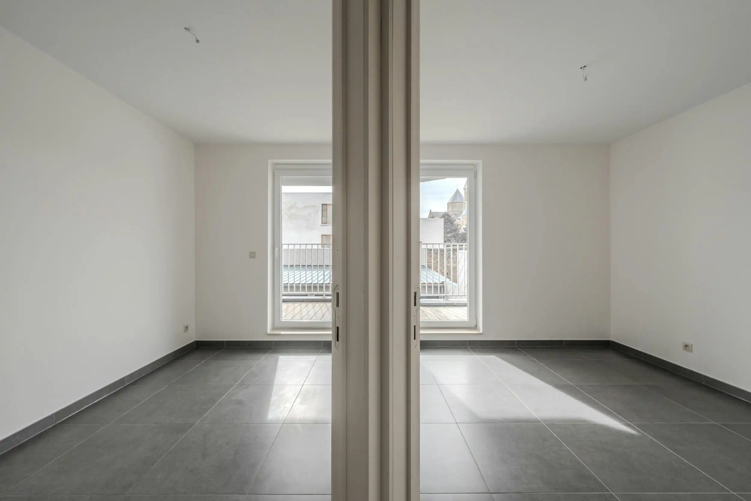 Recent 2-slaapkamerappartement met terras te Oostende  foto 12