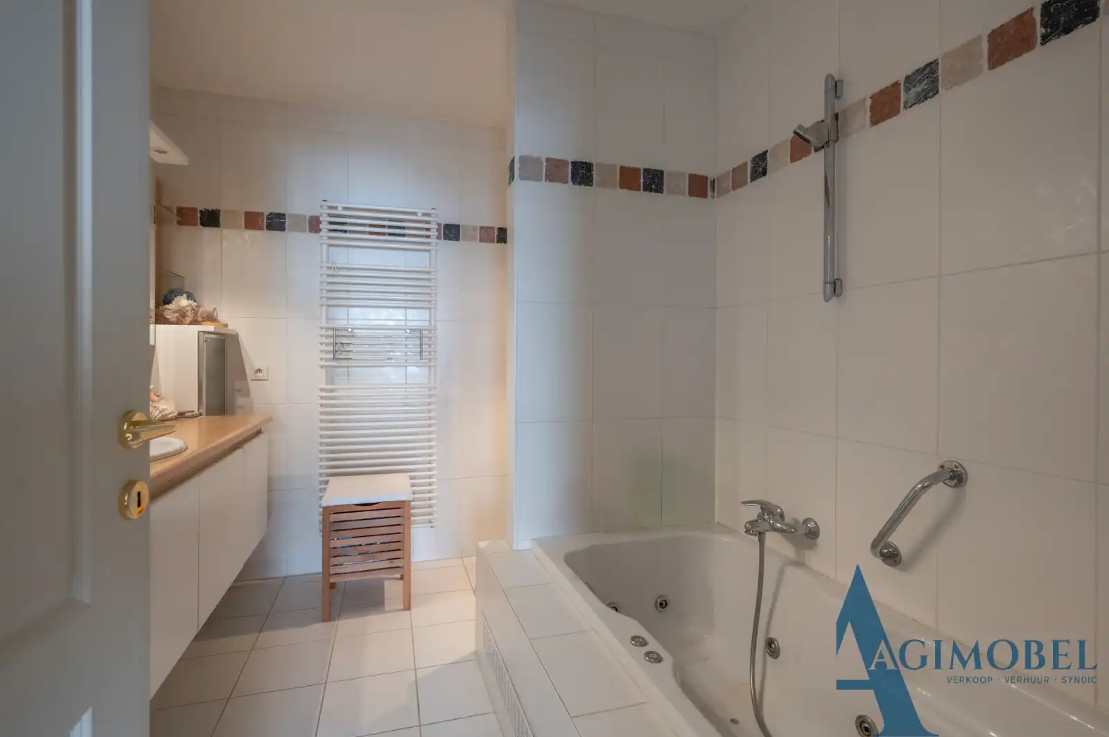 Uitzonderlijk ruim appartement met 4 slaapkamers, veel lichtinval en garage mogelijk vlakbij het Rubensplein! foto 12