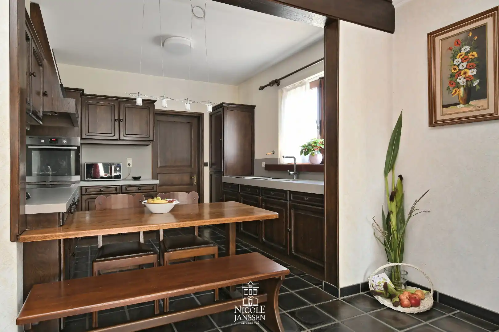 Ruime gezinswoning op een royaal perceel in een rustige omgeving  foto 7