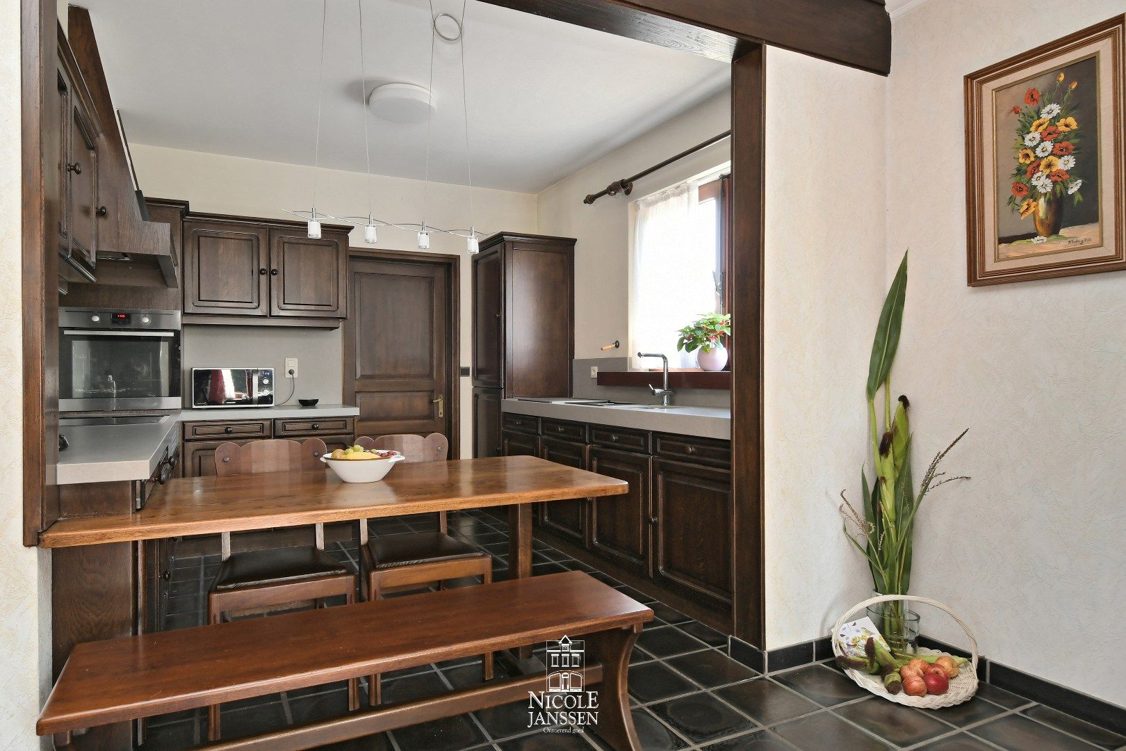 Ruime gezinswoning op een royaal perceel in een rustige omgeving  foto 7