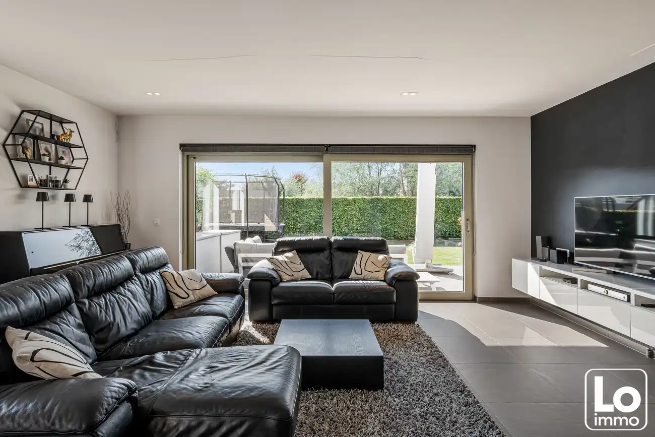 Instap klare moderne open villa met dubbele inpandige garage en een gezellige tuin op een toplocatie nabij het centrum van Lochristi! foto 25