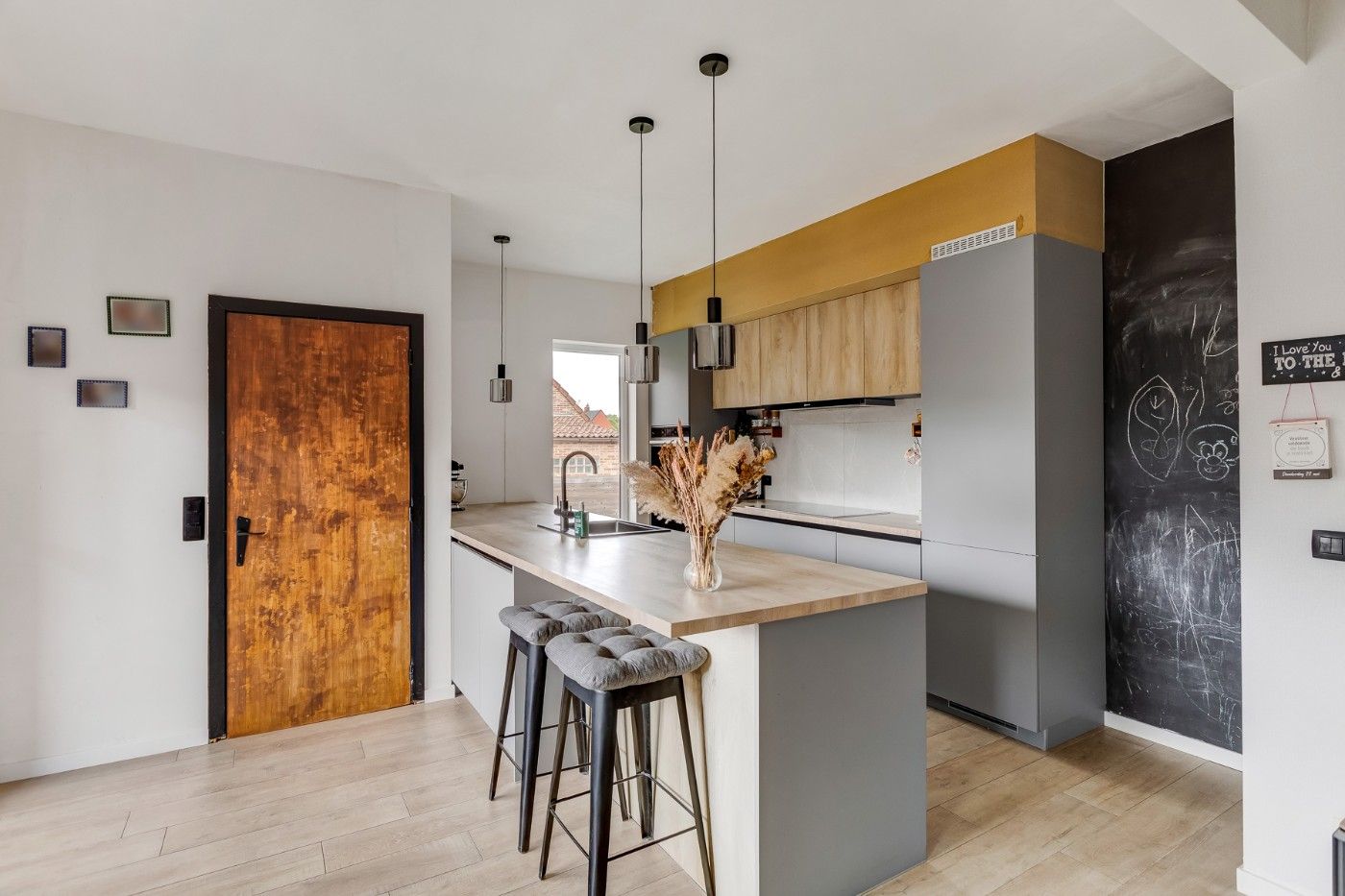 Vrijstaande, gerenoveerde woning met 2 slpk., garage, ruime souterrain, zolder en tuin foto 9