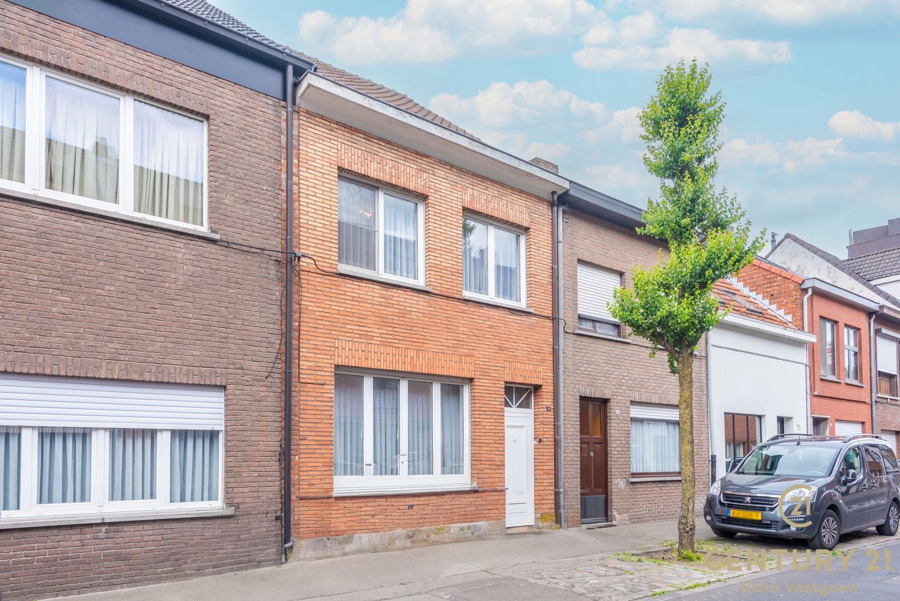 Gerenoveerde, energiezuinige woning met grote tuin én garage foto {{pictureIndex}}