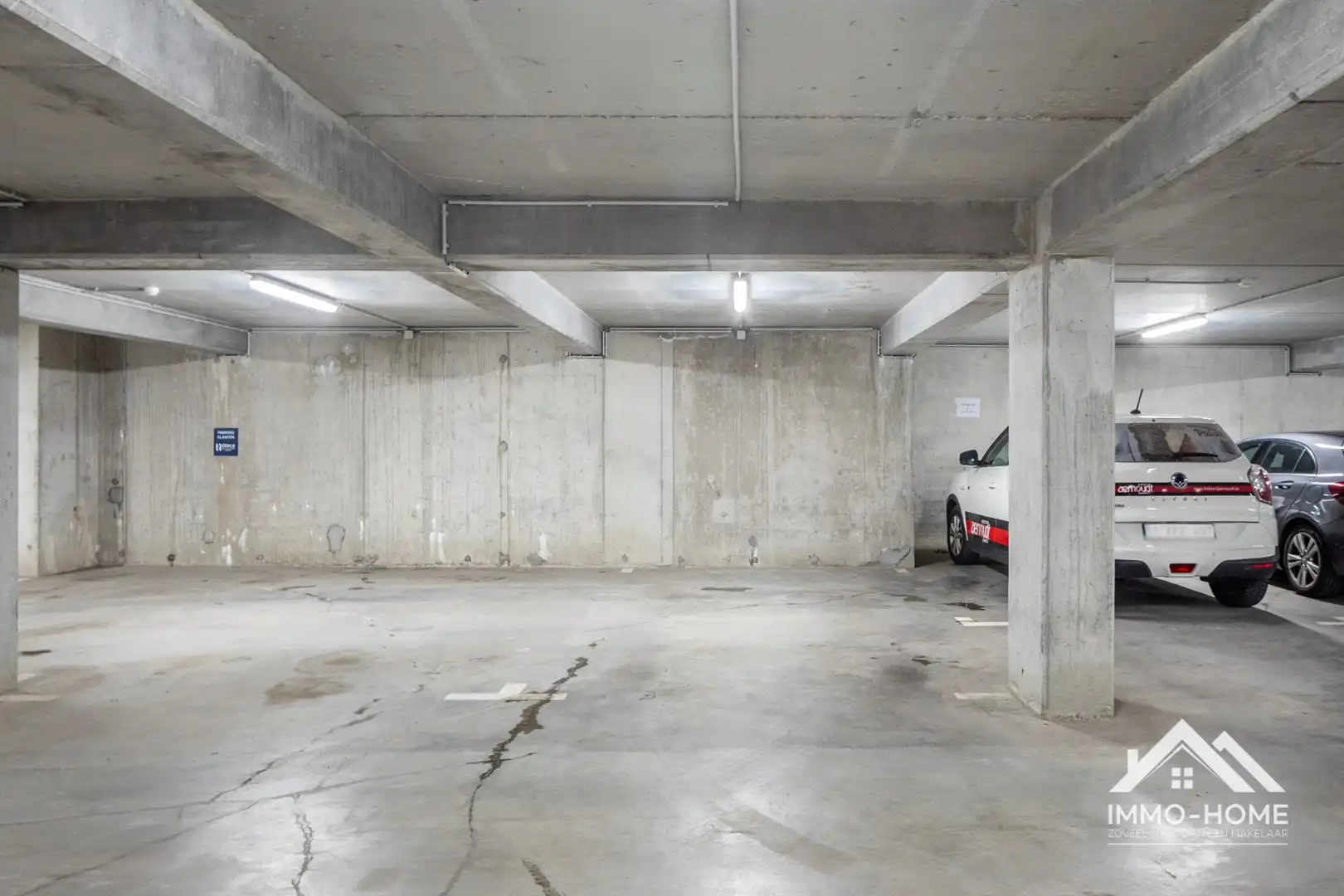 Instapklaar modern appartement met autostaanplaats foto 20