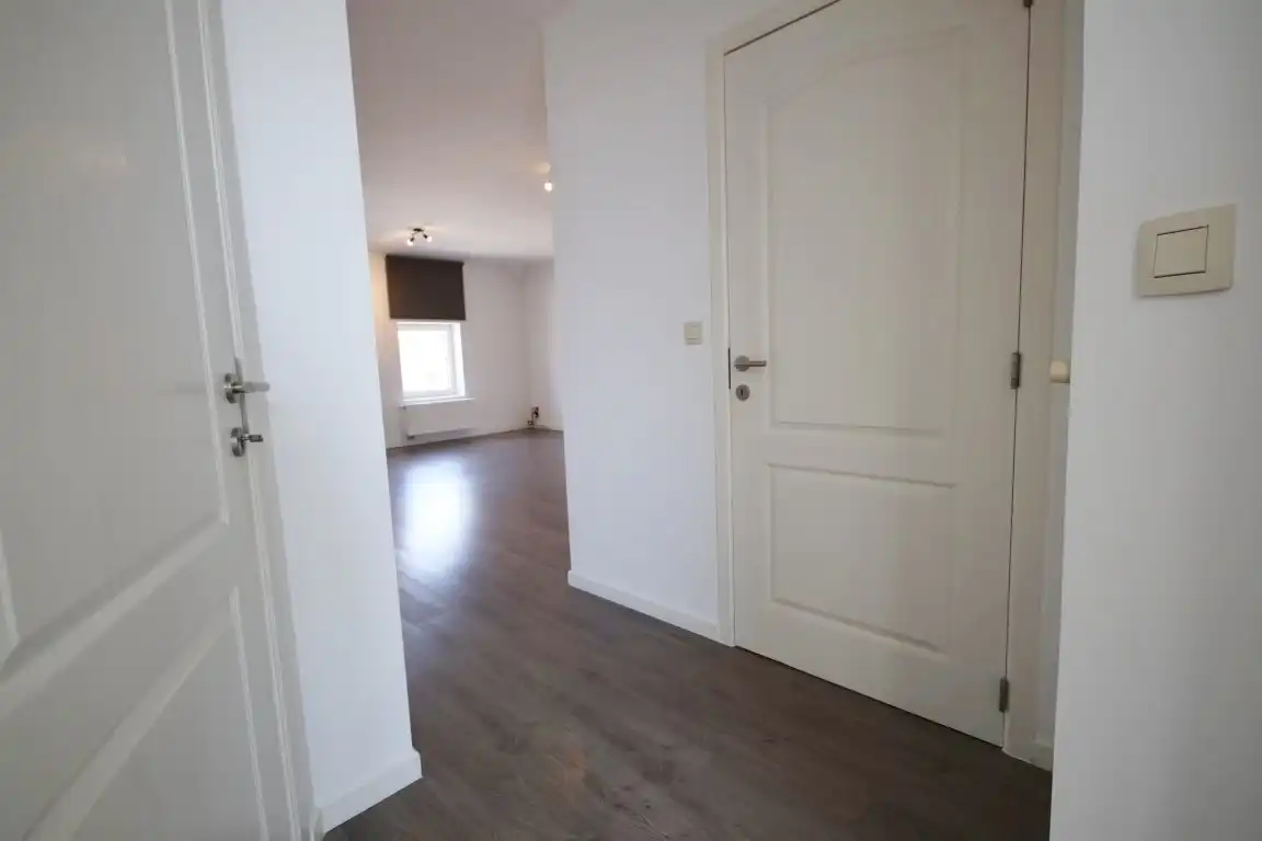 Appartement met 2 slaapkamers, dakterras en parkeer gelegenheid. foto 11