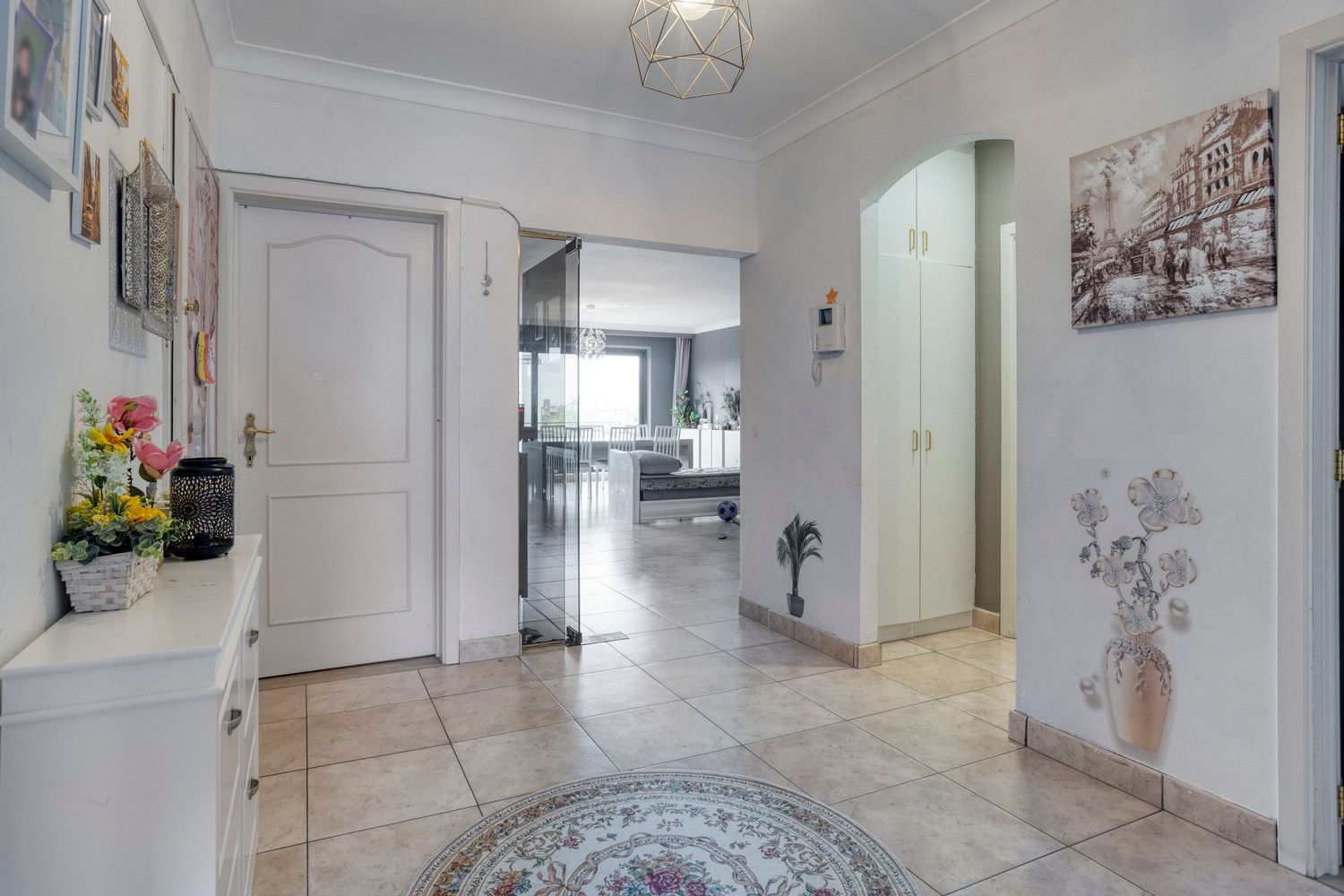 Zeer ruim 3-slk APP. met 2 terrassen en garagebox met extra parking! foto 3