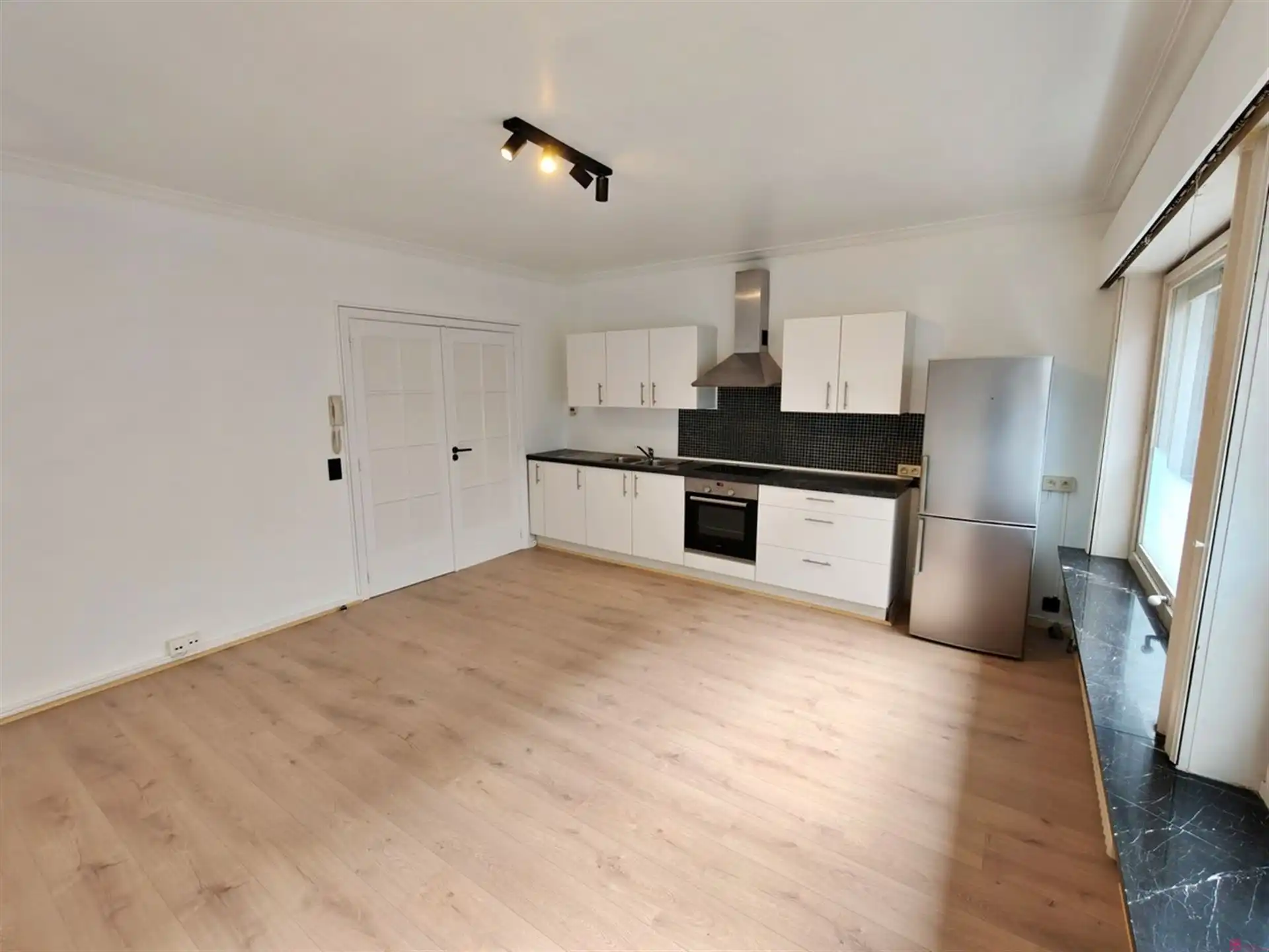 Instapklaar gelijkvloers appartement in hartje Kortrijk foto 5