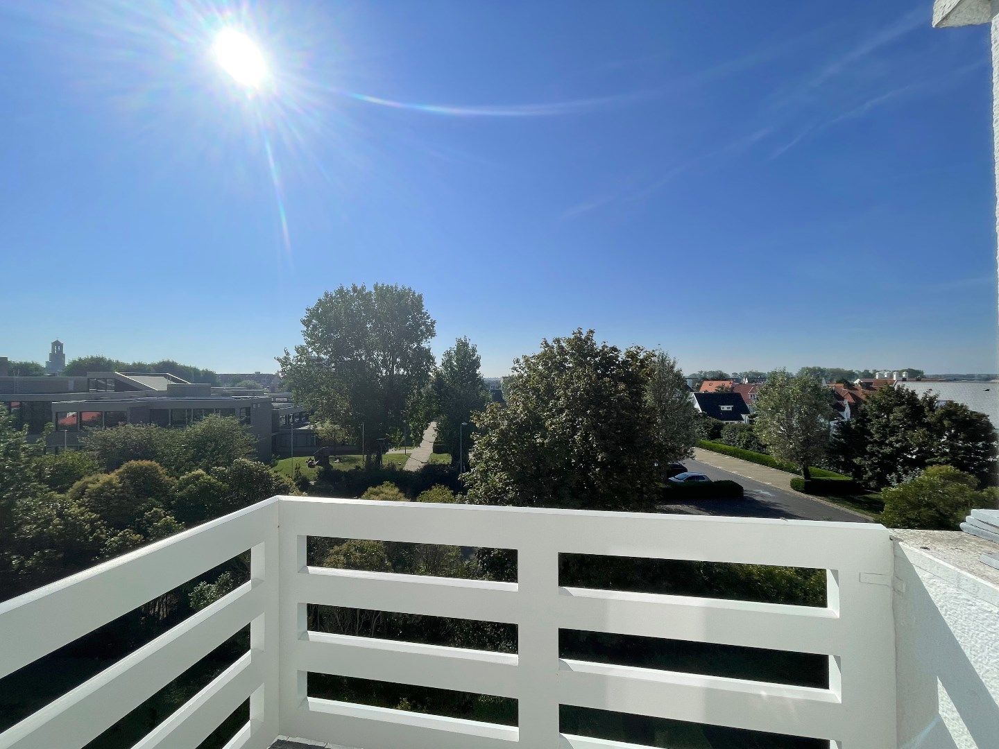 Volledig gerenoveerd hoekappartement met prachtig open zicht op het Zegemeer. Garage mogelijk. foto 18