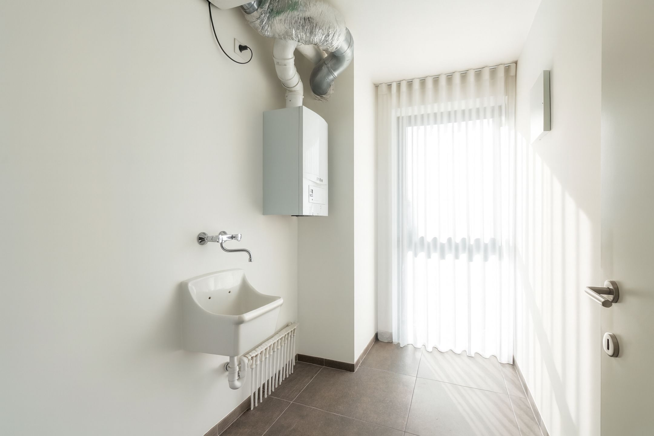 Centraal gelegen, recent appartement van 100m² met 2 slpks foto 5