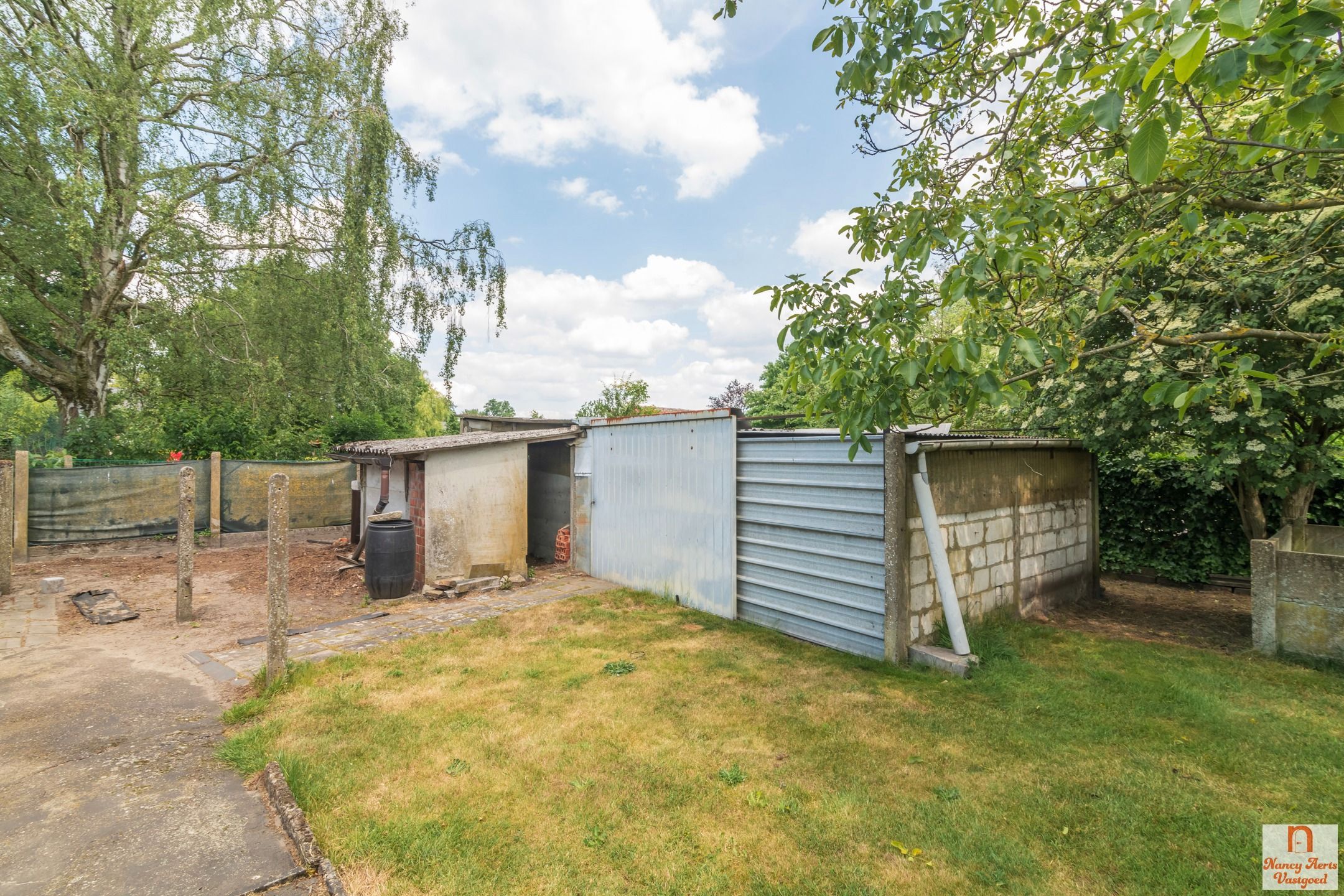 Vrijstaande, goed onderhouden woning op 20 are grond foto 54