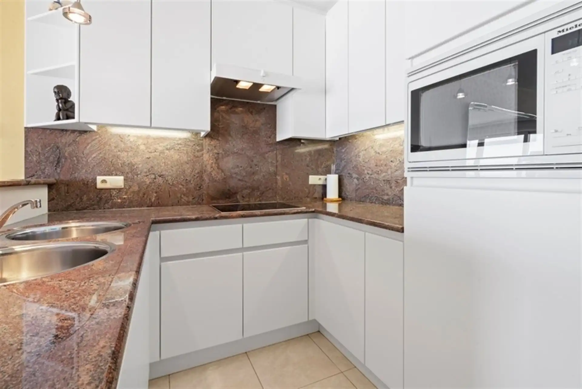 VERZORGD GEMEUBELD APPARTEMENT foto 4