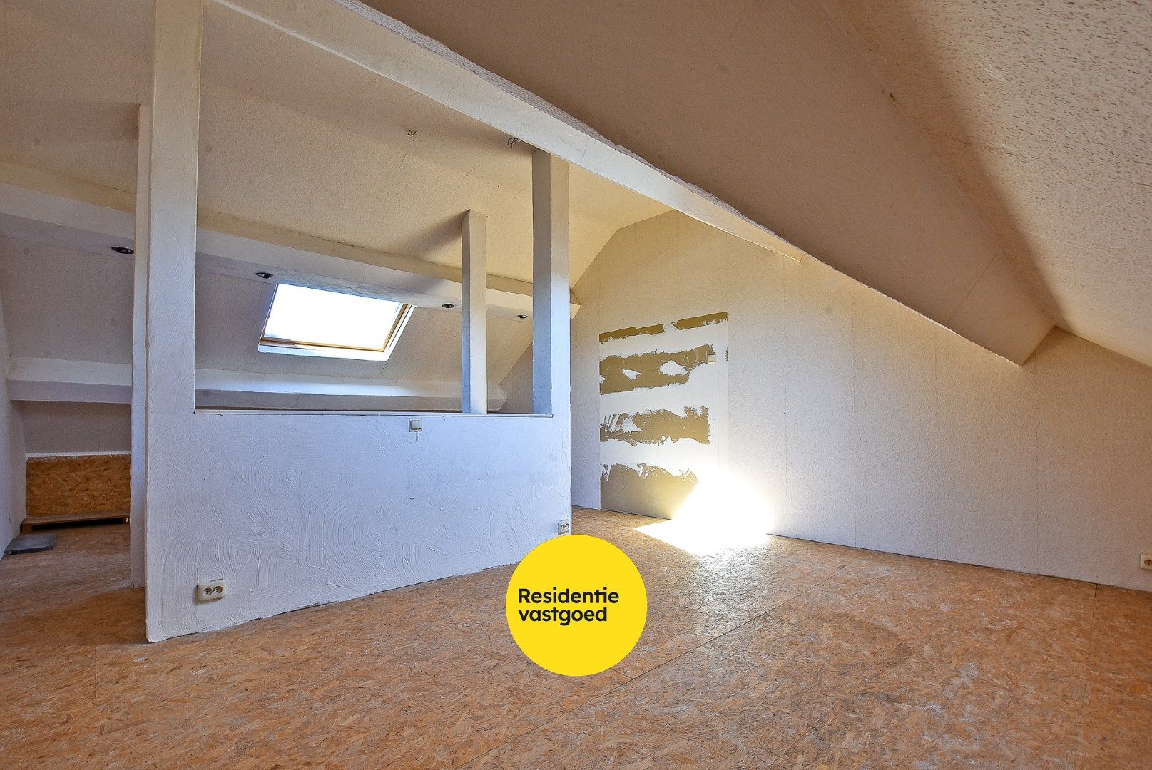 Charmante woning met veel potentieel in centrum Diksmuide! foto 11