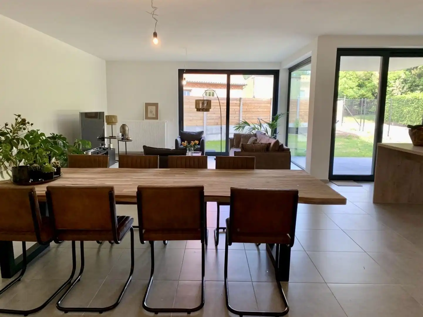 Prachtig gelijkvloers appartement te Sint-Eloois-Vijve met tuintje en overdekt terras.  foto 25