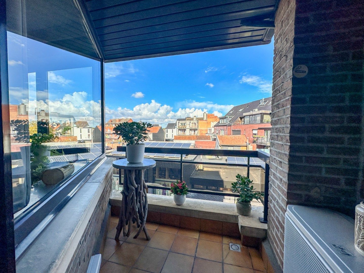 Lichtrijk en ruim appartement hartje Torhout, met 2 slpk en terrassen, Torhout. foto 3