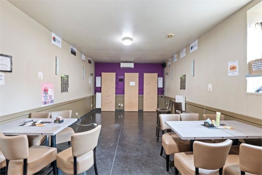 HANDELSHUIS MET PARKING OP EEN TOPLOCATIE IN LINTER foto 15