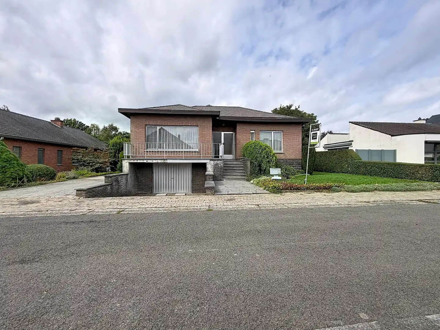 Hoofdfoto van de publicatie: Prachtige, rustig gelegen open bebouwing in een residentiële wijk te Bost