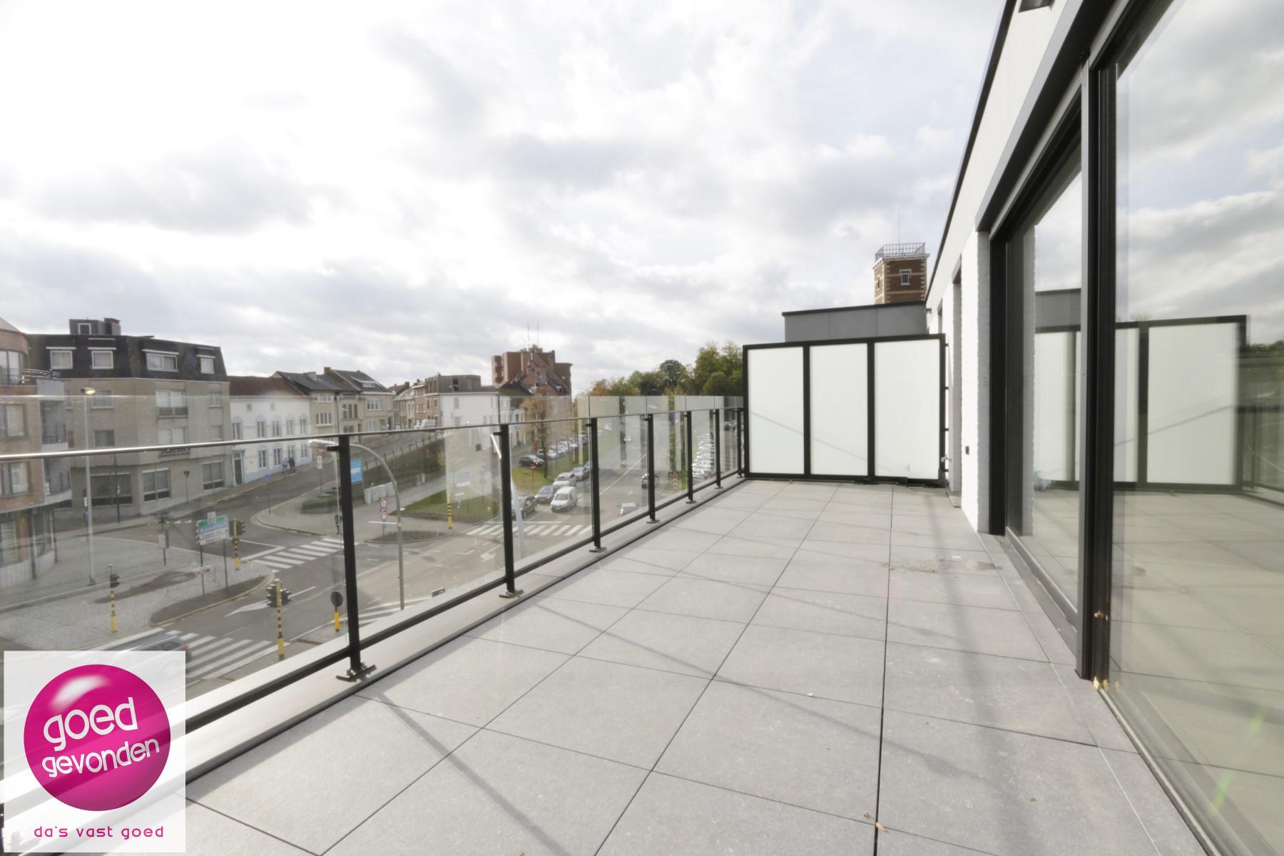 APP - 2 SLK - PRACHTIG TERRAS - KELDER - GARAGE - LIFT foto 8