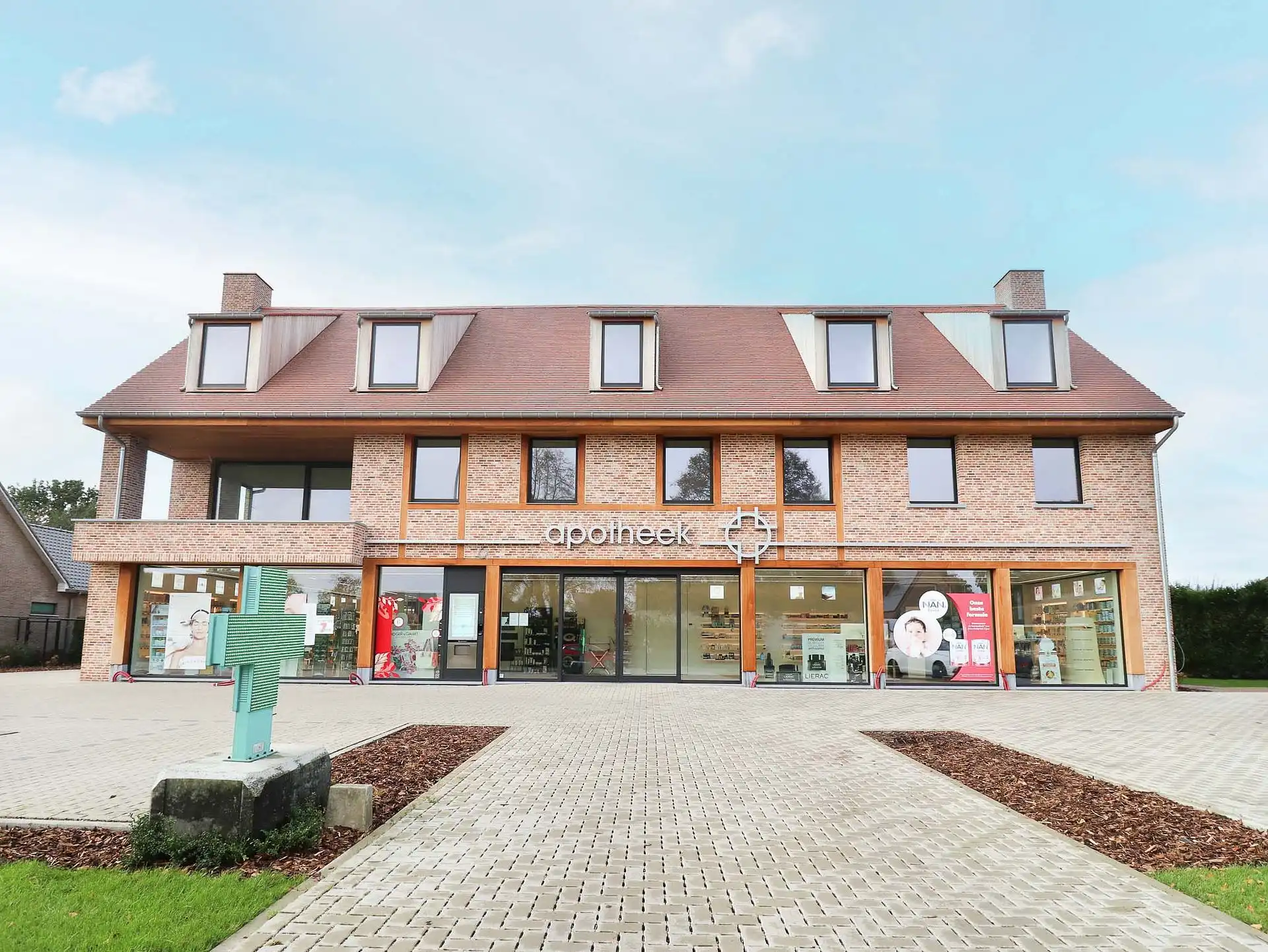 Hoogwaardig afgewerkt gelijkvloersappartement met tuin foto 16