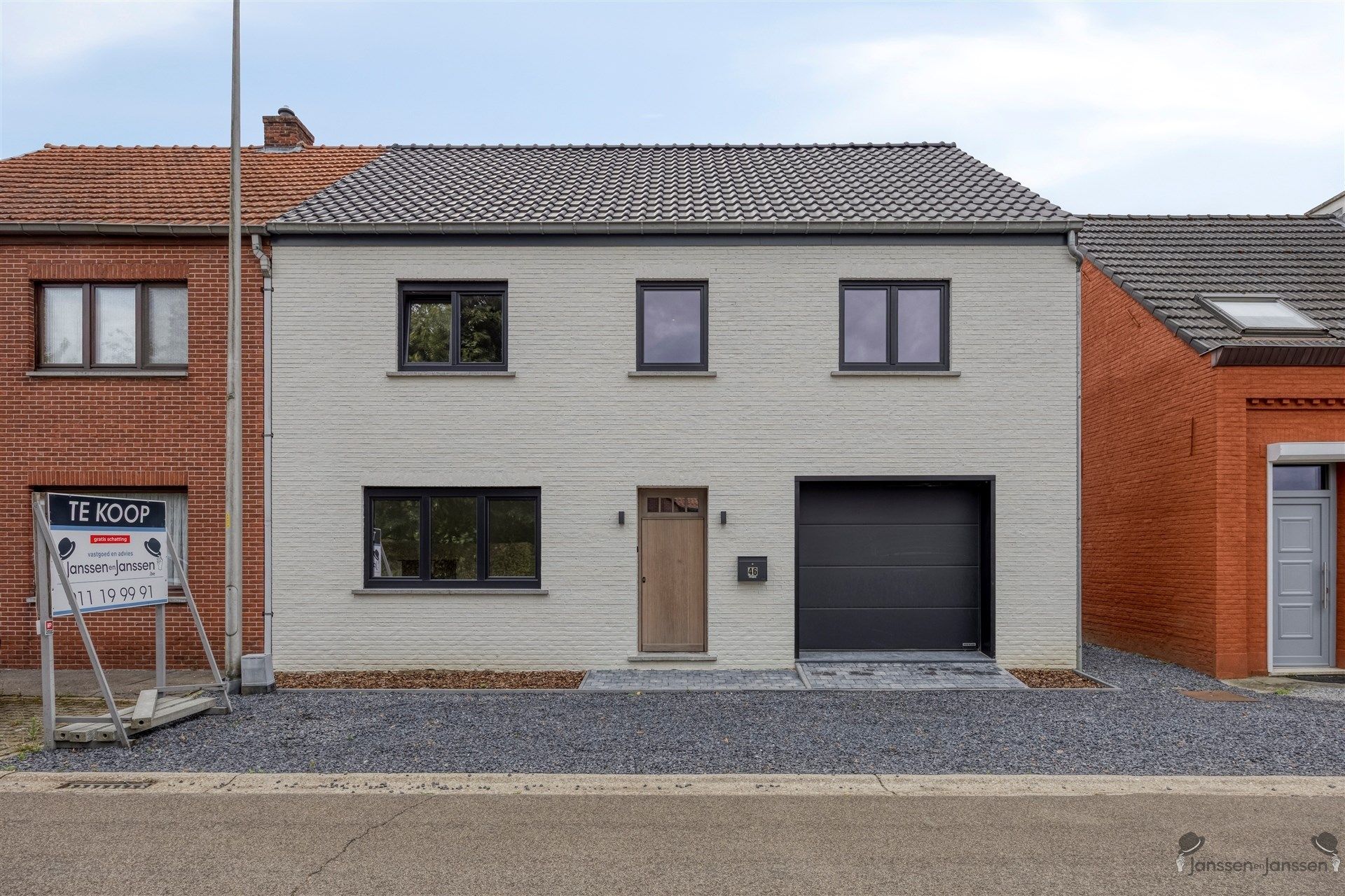 Stijlvolle en energiezuinige woning op een perceel van 6a33ca  foto {{pictureIndex}}