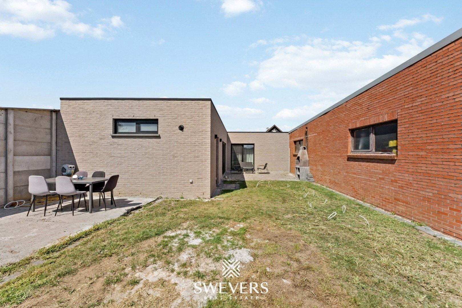 Instapklare, volledig gerenoveerde woning met zonnige tuin en grote garage foto 25