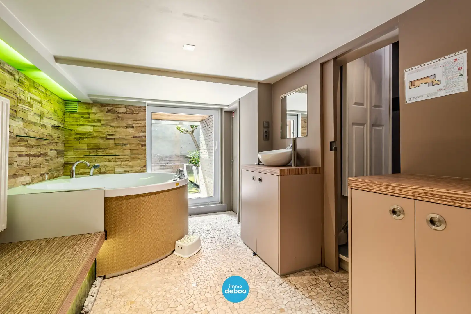Karaktervolle woning met zuidgerichte stadstuin & wellness foto 3