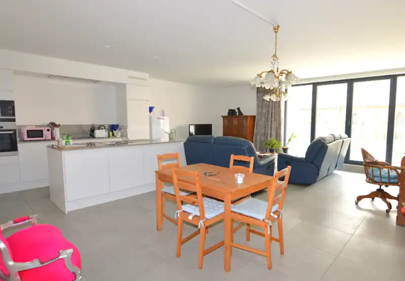 Appartement met 3 slaapkamers, terras en autostaanplaats te Boortmeerbeek. foto 2