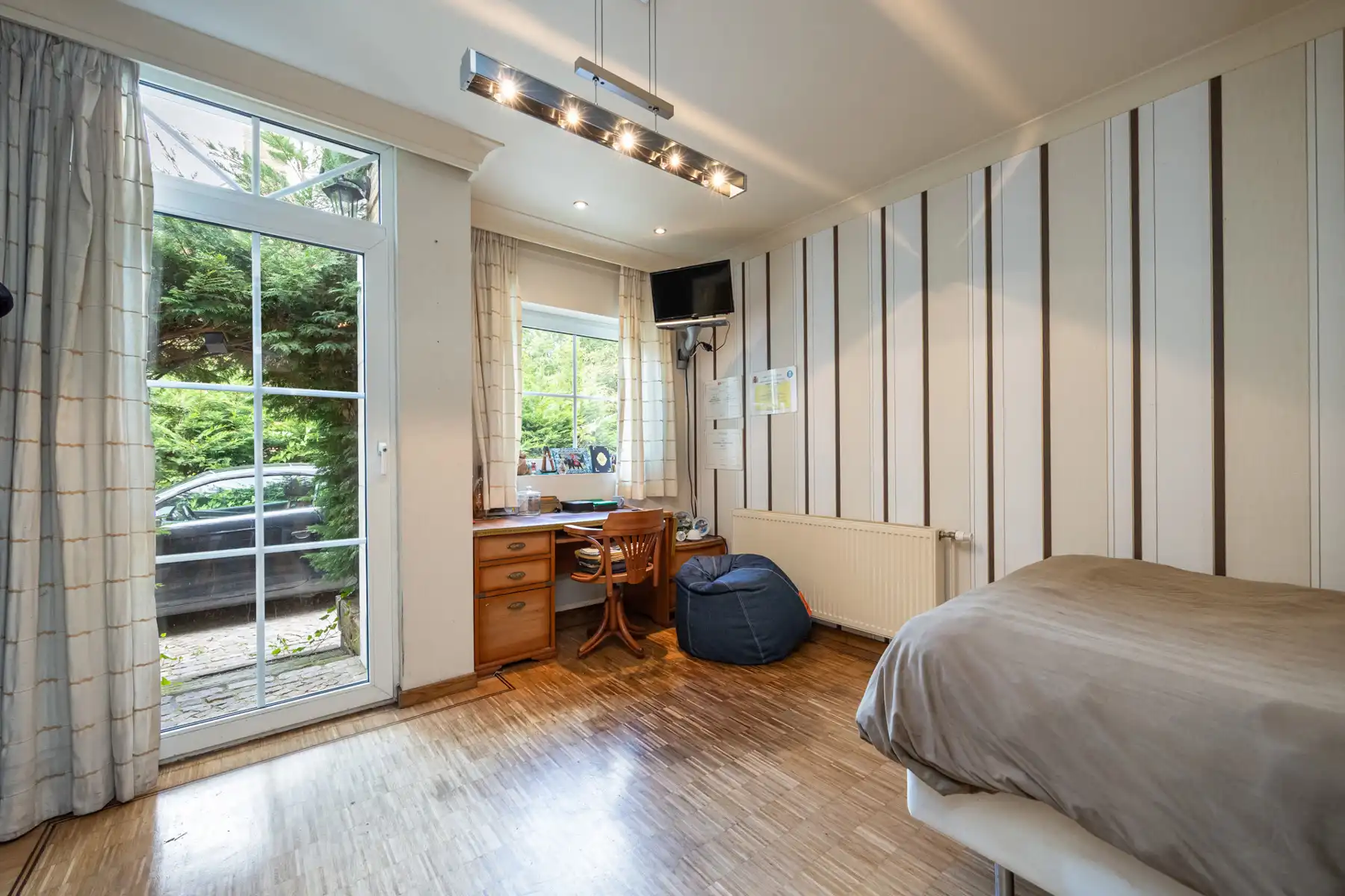 Exclusieve laagbouwvilla met binnen-en buitenzwembad foto 17