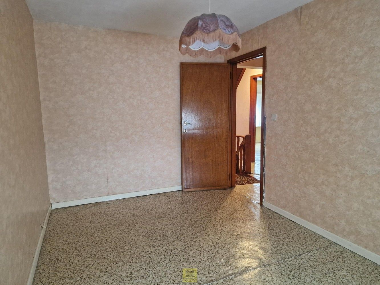 Rustig gelegen gezinswoning met 4 slaapkamers, garage en ruime zolder (= extra kamers) foto 13