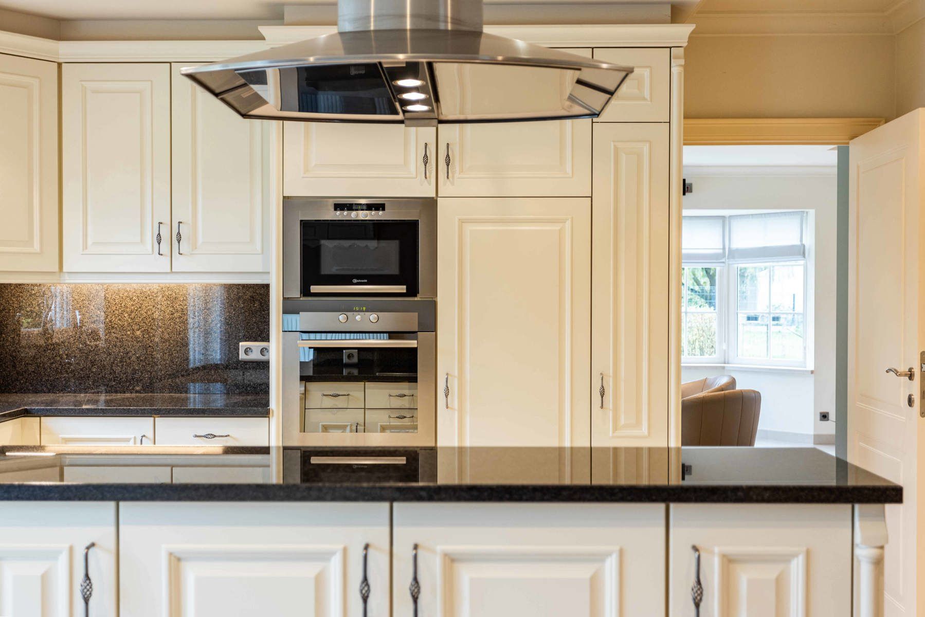 Perfect onderhouden gezinswoning met zwembad in Deux-Acren. foto 12