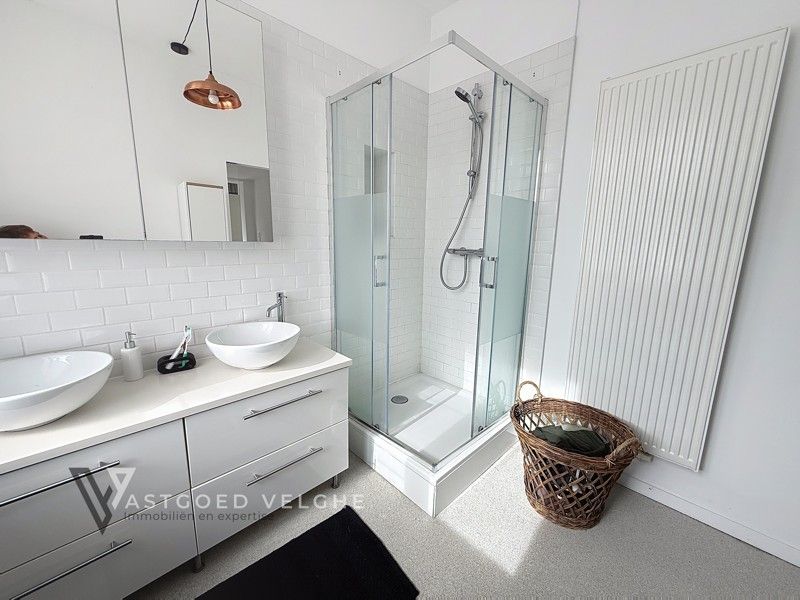 Gerenoveerd appartement met 2 slaapkamers in winterslag Cité foto 15