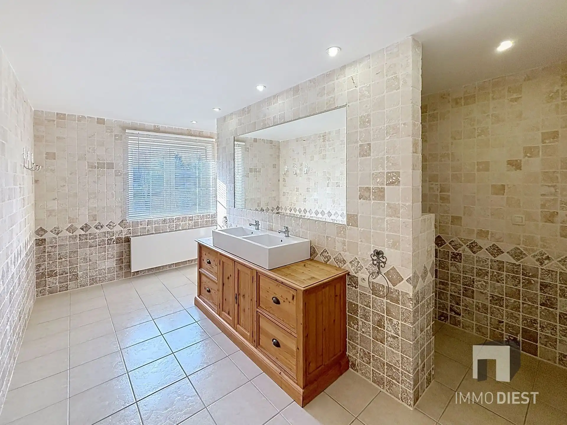 Trendy - volledig gerenoveerde woning met 3 slaapk en 2 badkamers foto 21