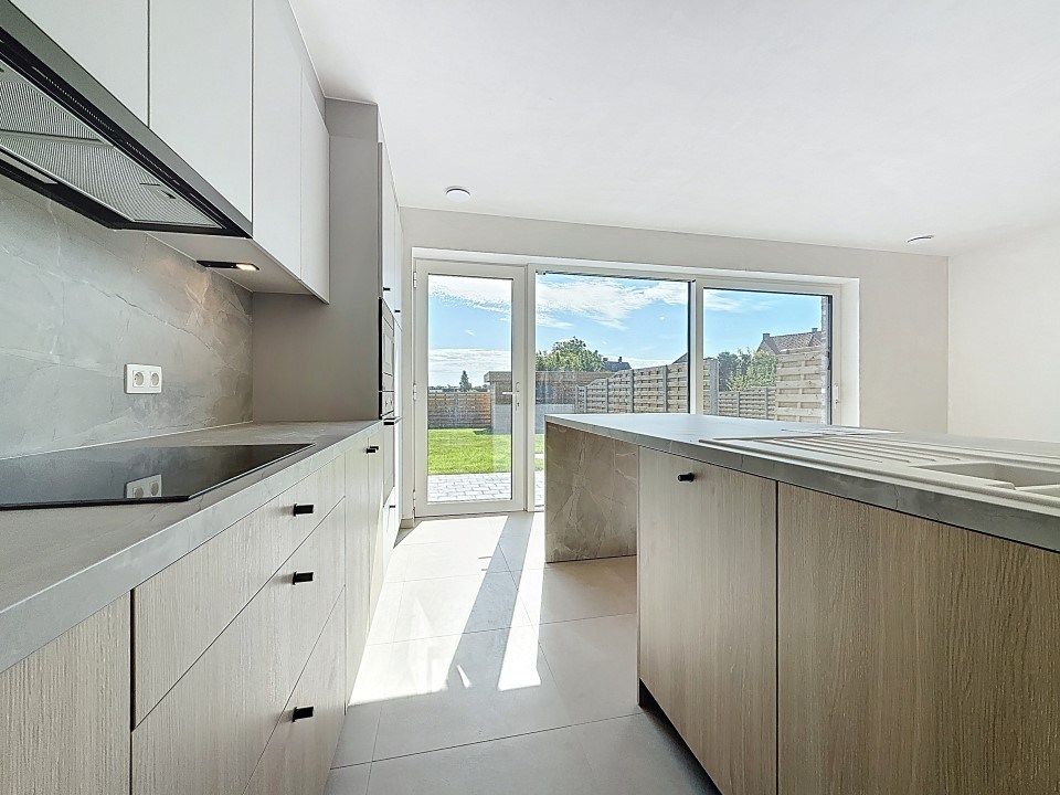 Prachtige half-open nieuwbouwwoning met carport in het centrum van Westrozebeke foto 4