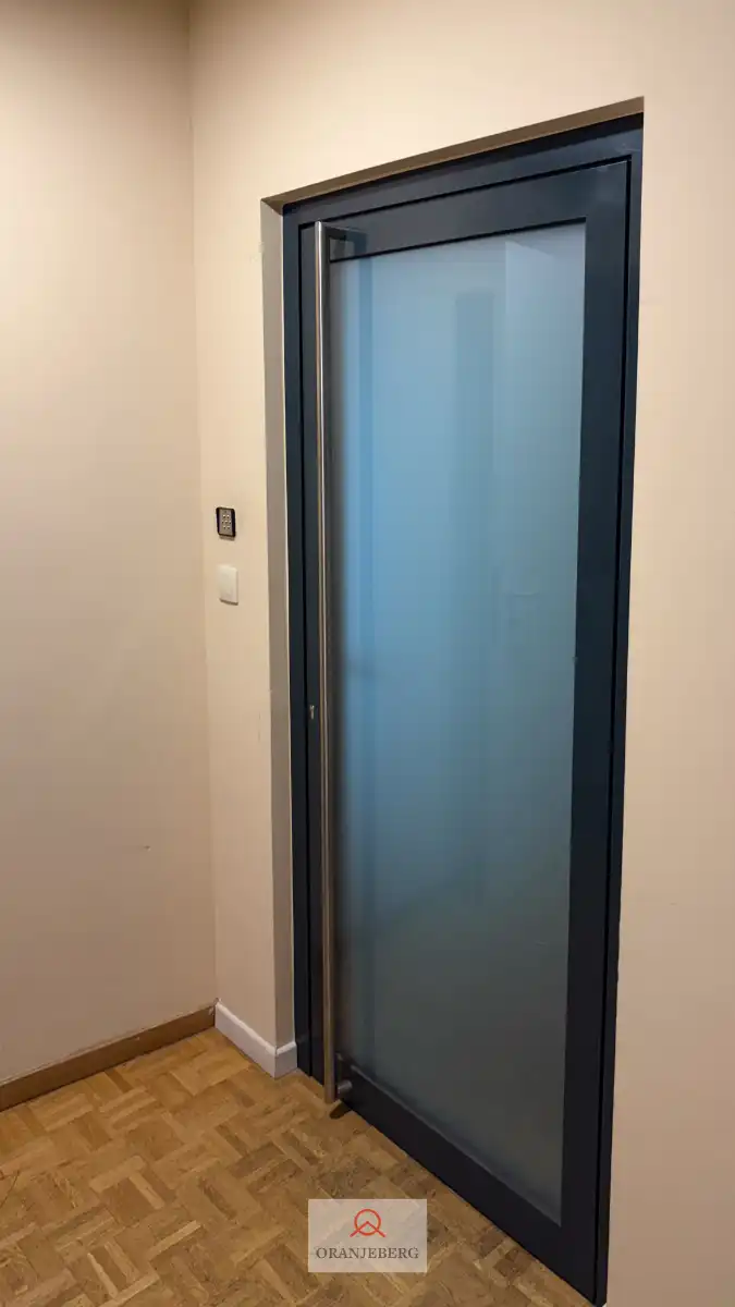 Ruim 2 slpk appartement vlakbij Sint-Baafsplein hartje Gent foto 25