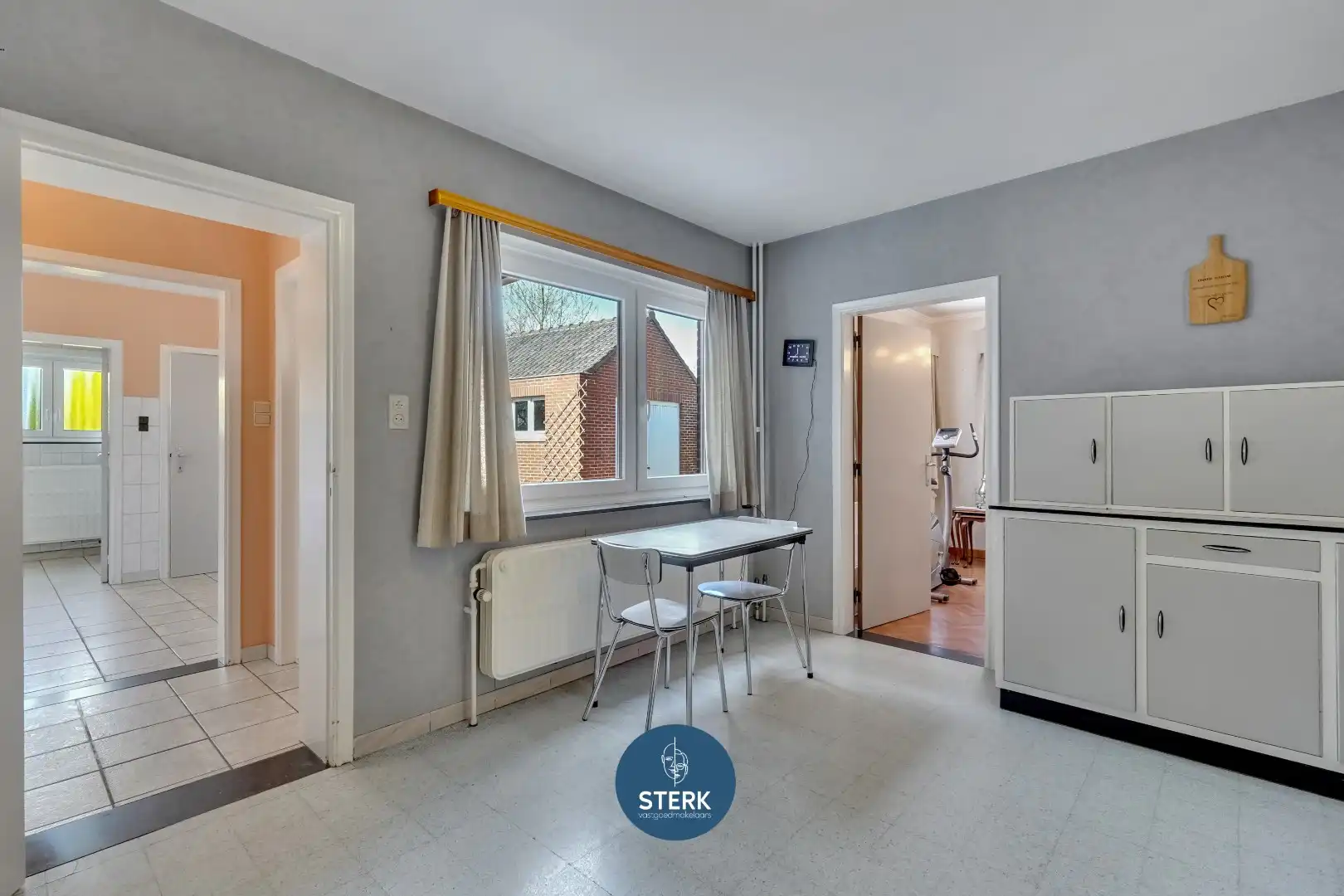 OP TE KNAPPEN GEZINSWONING OP EEN TOPLOCATIE IN CENTRUM LANAKEN !  foto 9