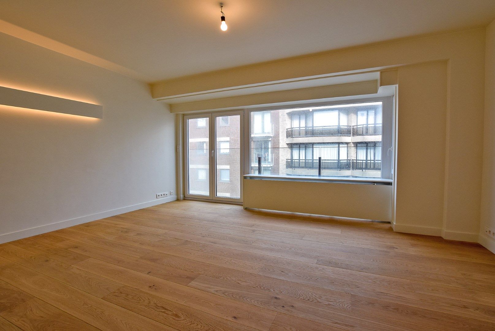 Kwalitatief gerenoveerd 2-slaapkamerappartment met zijdelings zeezicht en terras te Oostduinkerke-Bad foto 7