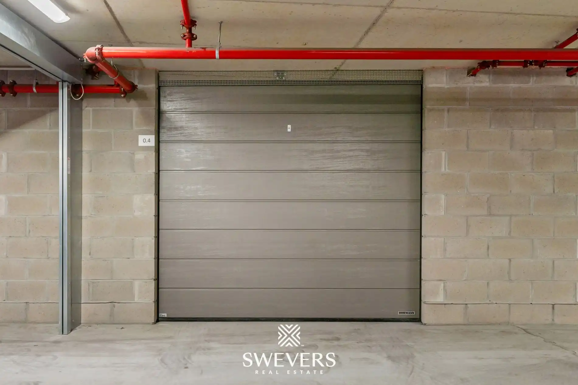 Ruime en beveiligde ondergrondse garagebox te huur in Quartier Blue foto 9