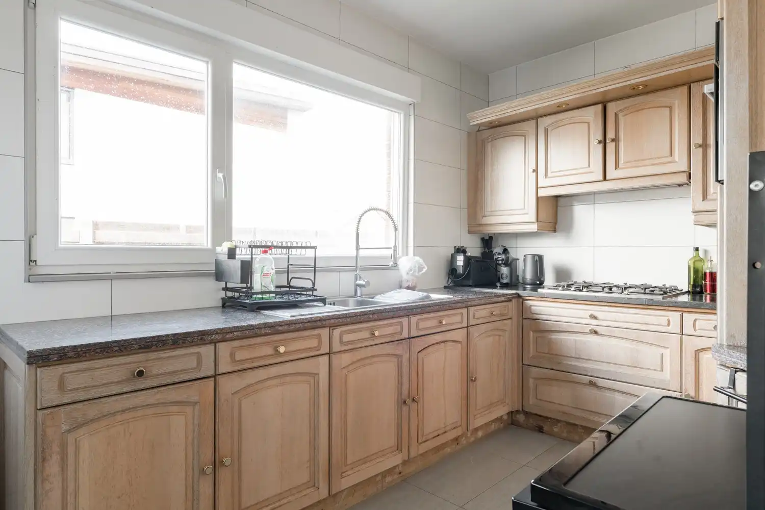 Leuke gezinswoning met 3 slaapkamers nabij de verbindingswegen foto 8