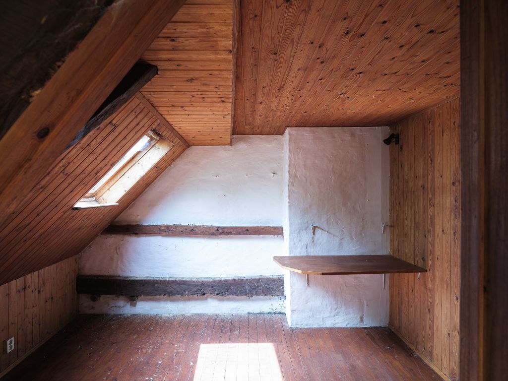 Dikkelvenne – Te renoveren hoeve op een terrein van 2.179 m², omgeven door groen en weides. foto 19