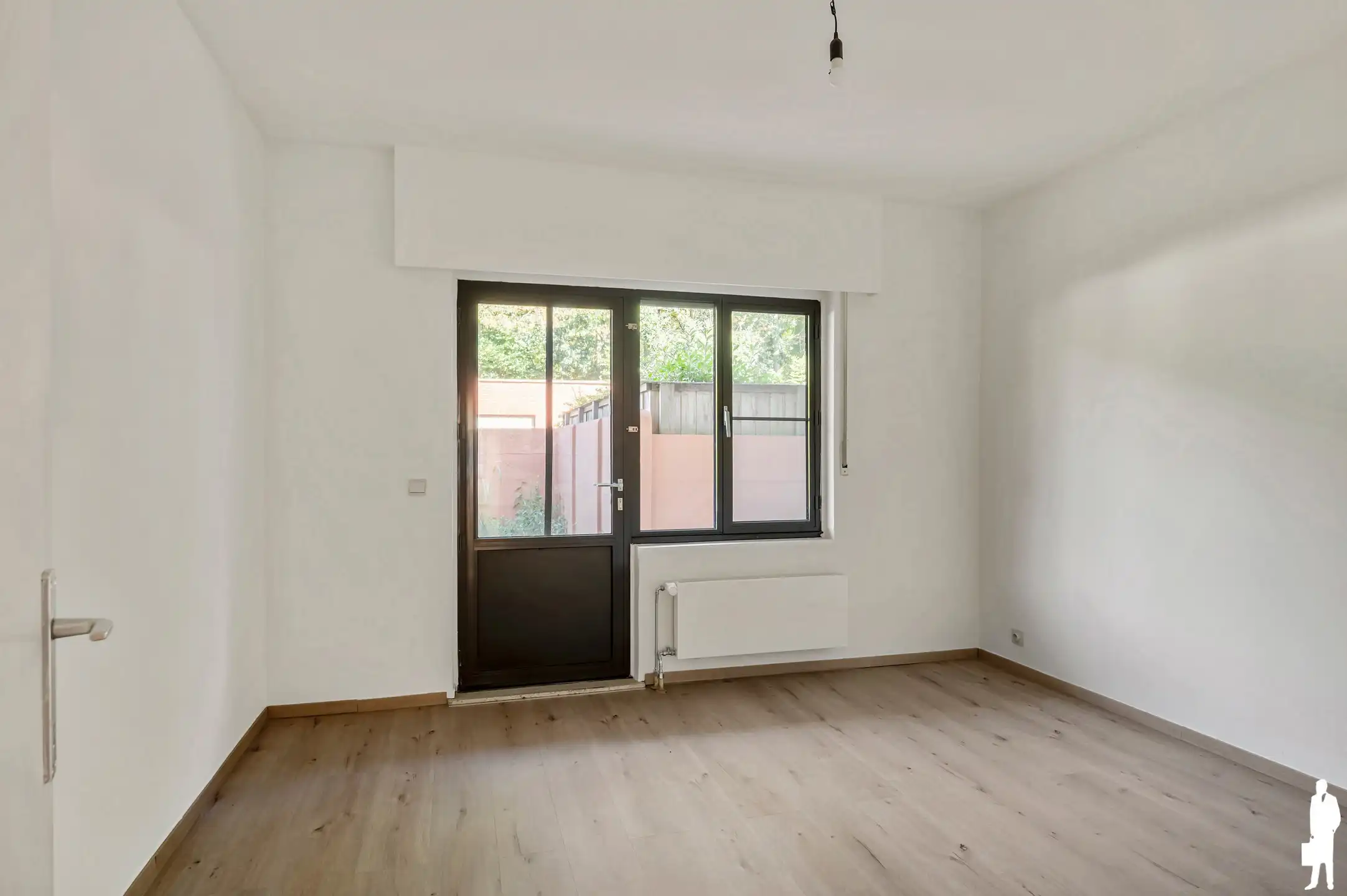 Gelijkvloers appartement van ca. 110m² met 2 slpk, garagebox en tuin - gerenoveerd in 2023 foto 8