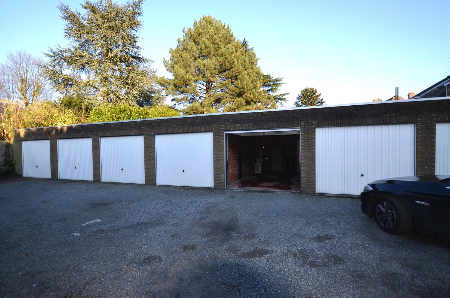 Prachtig gerenoveerd app met 2 slpk + garagebox foto 10