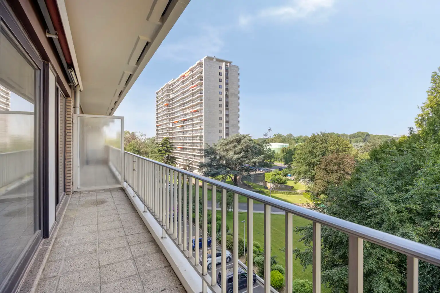 Ruim 3-slaapkamerappartement met garage op toplocatie foto 16