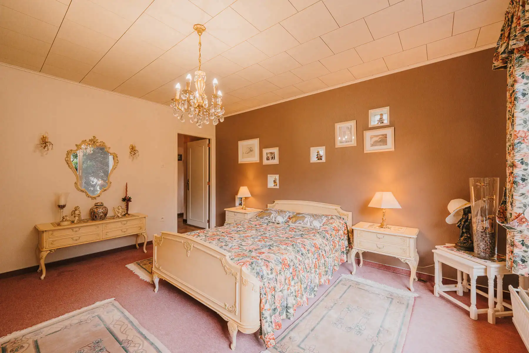 Rustig gelegen sfeervolle bungalow op een groen perceel foto 14