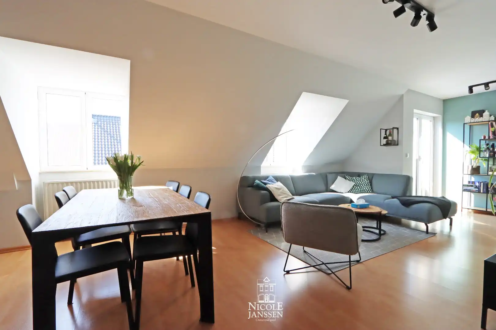 Verzorgd, instapklaar duplex-appartement met twee ruime slaapkamers en garagebox foto 6