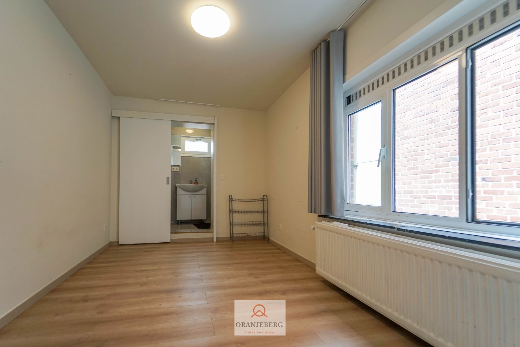 Goed bereikbare rijwoning nabij UZ met 6 slaapkamers te huur foto 16