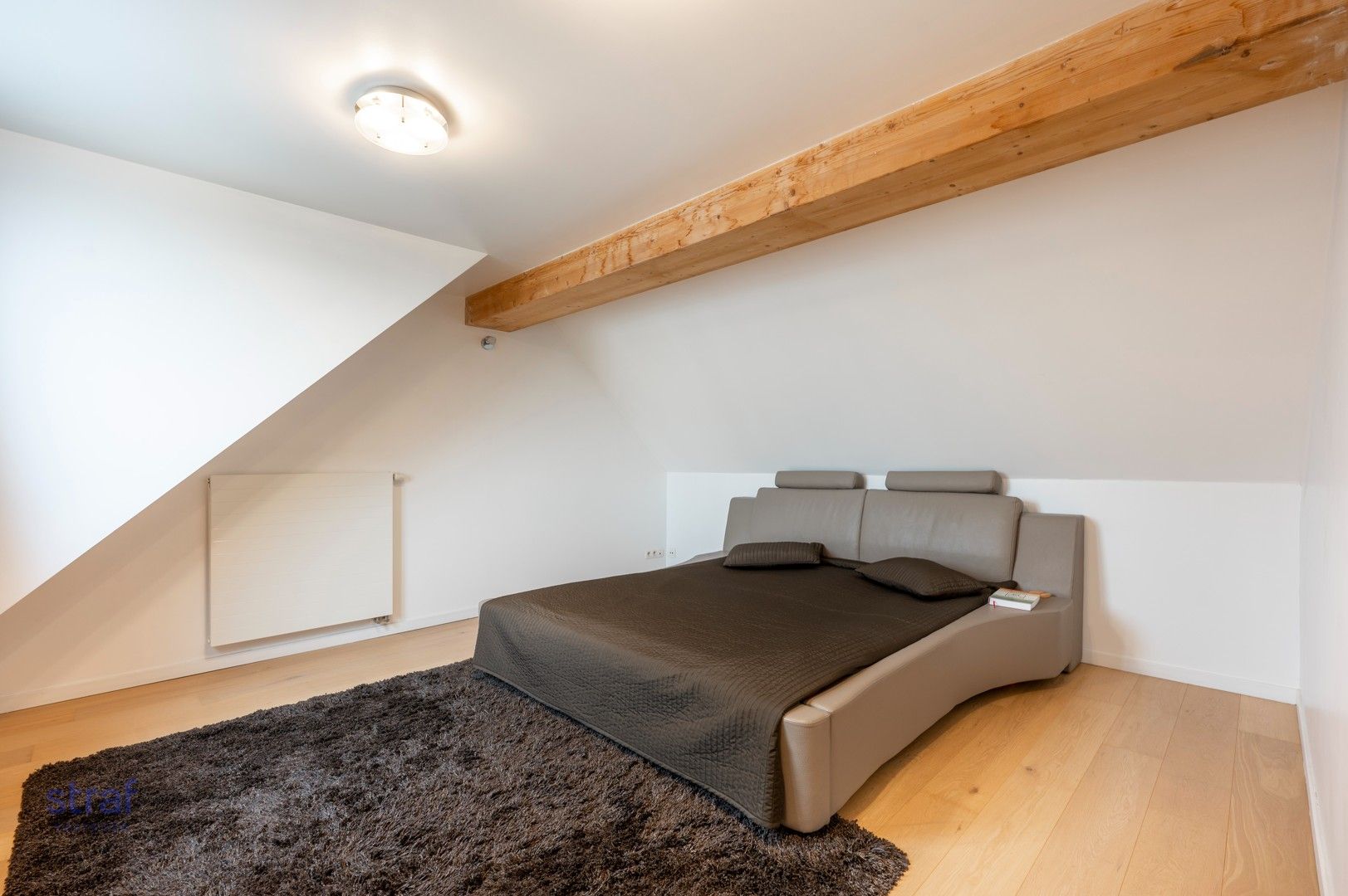 Recente woning met 5 slaapkamers en 2 badkamers foto 13