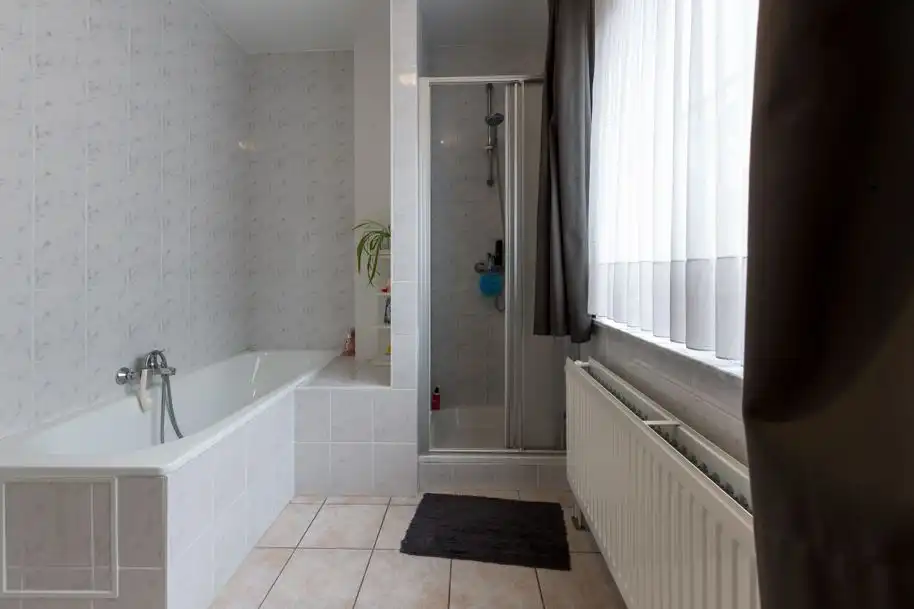 ZEER RUIM APPARTEMENT MET GARAGE, CENTRUM DIEST! foto 22