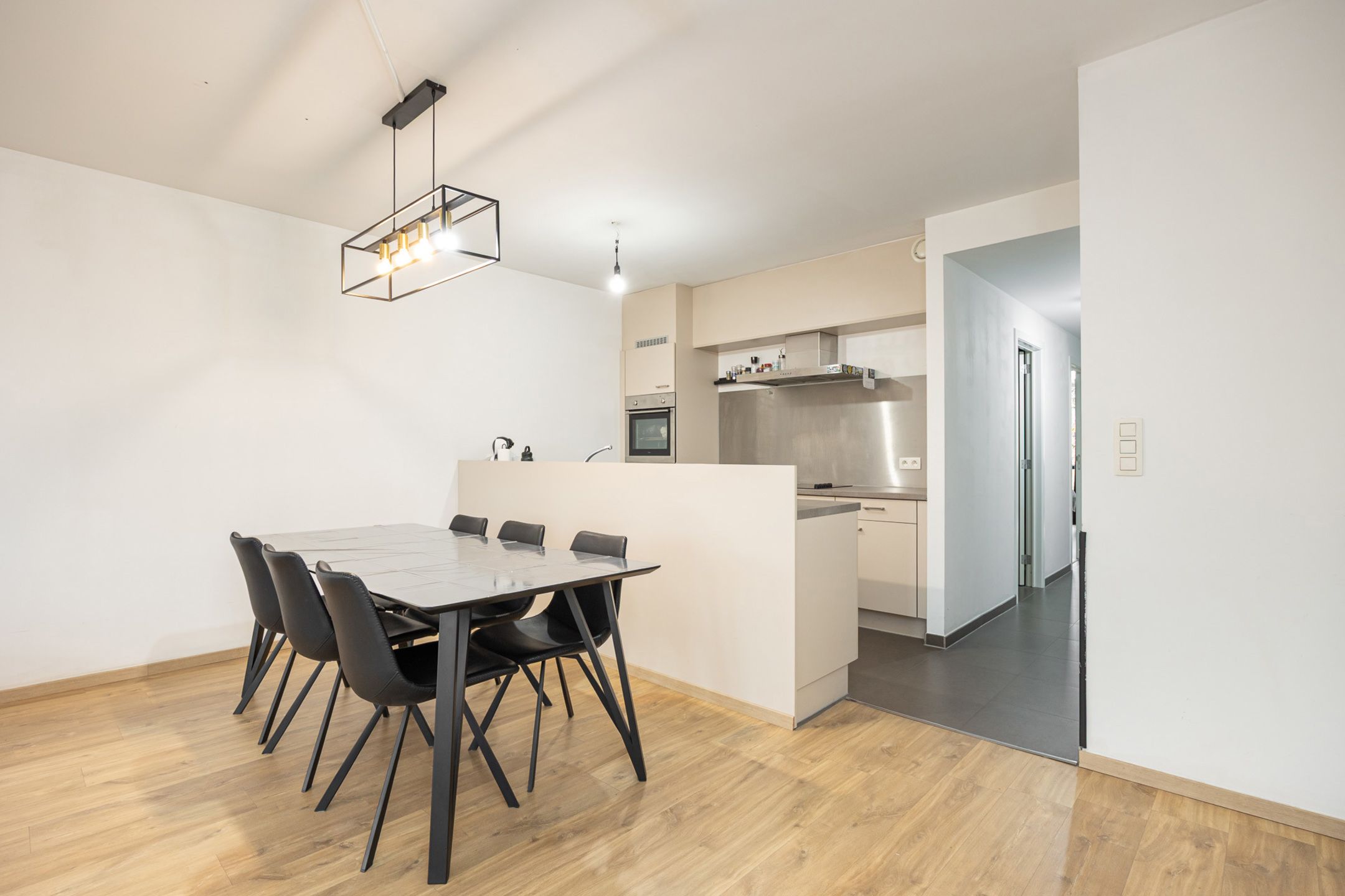 Te koop: stijlvol 2-slaapkamerappartement met terras foto 8