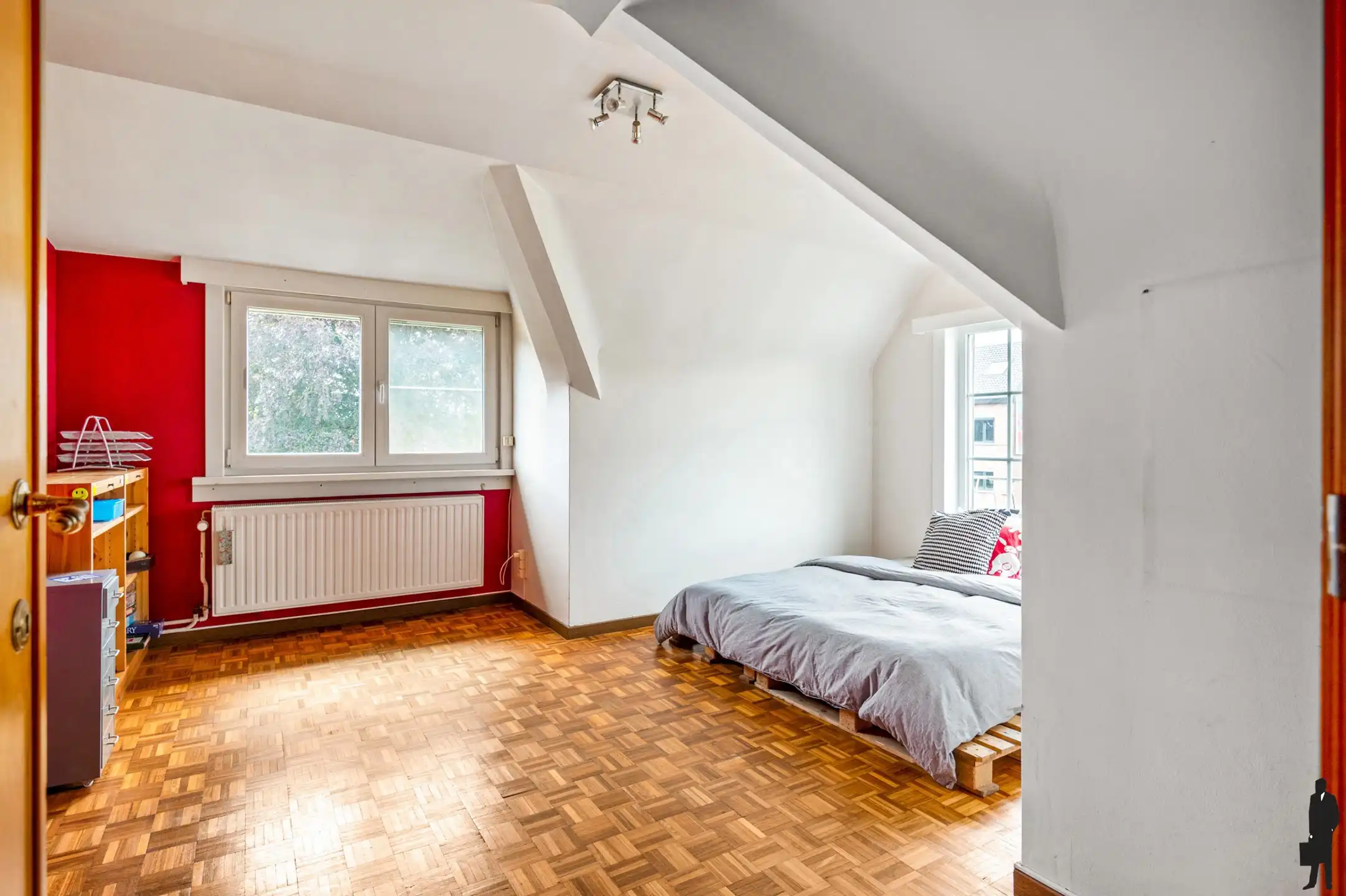 Charmante villa met 4 slpks, 2 badks en tuin met privacy foto 27