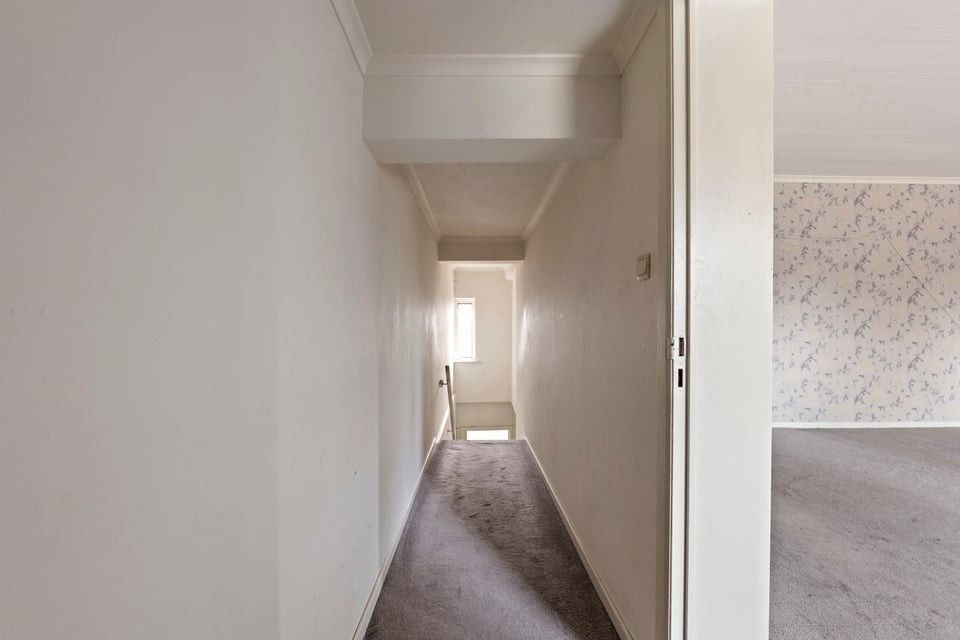 HANDELSHUIS MET PARKING OP EEN TOPLOCATIE IN LINTER foto 25