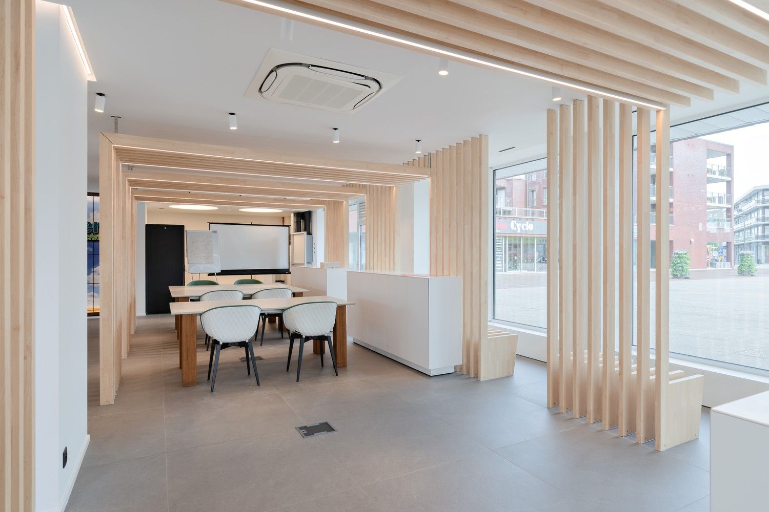 220m² kantoor/showroom foto 5